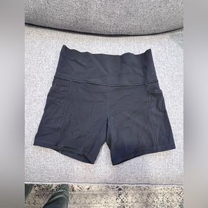 Athleta Salutation Stash Pocket II Printed 7" Short